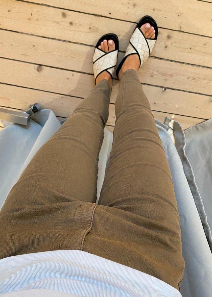 Karmey Chino Color - Taupe Pants746_I234114_TAUPE_24/305711568947441- Butler Loftet
