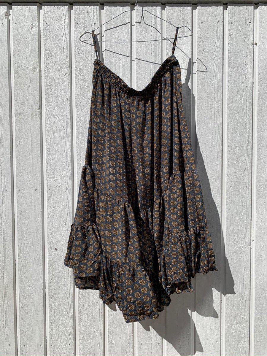 Sissel Edelbos Lola Midi Skirt - Color 1. Køb kjoler her.