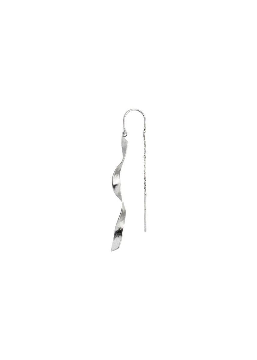 Stine A's Long Twisted Hammered Earring - Silver. Køb smykker her.