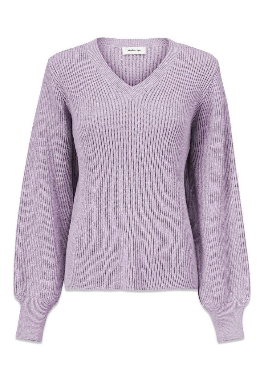 Modströms Luca v-neck - Soft Lavender. Køb strik her.