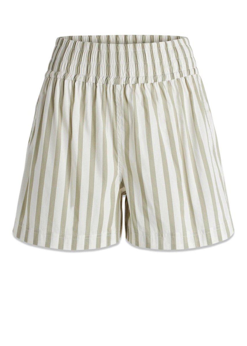 Mads Nørgaards Organic Poplin Ella Shorts - Candy Stripe Elm/White Alyssum. Køb shorts her.