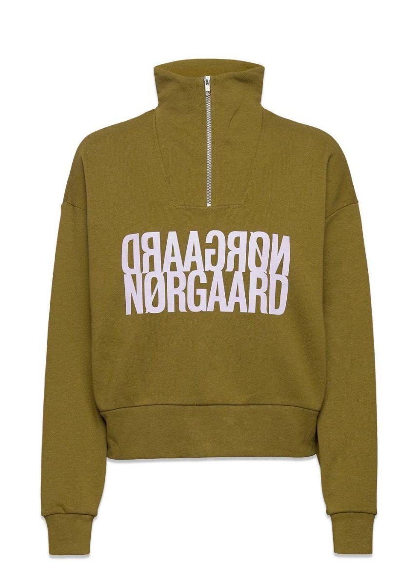 Mads Nørgaards Organic Sweat Tally Sweat - Fir Green. Køb sweatshirts her.