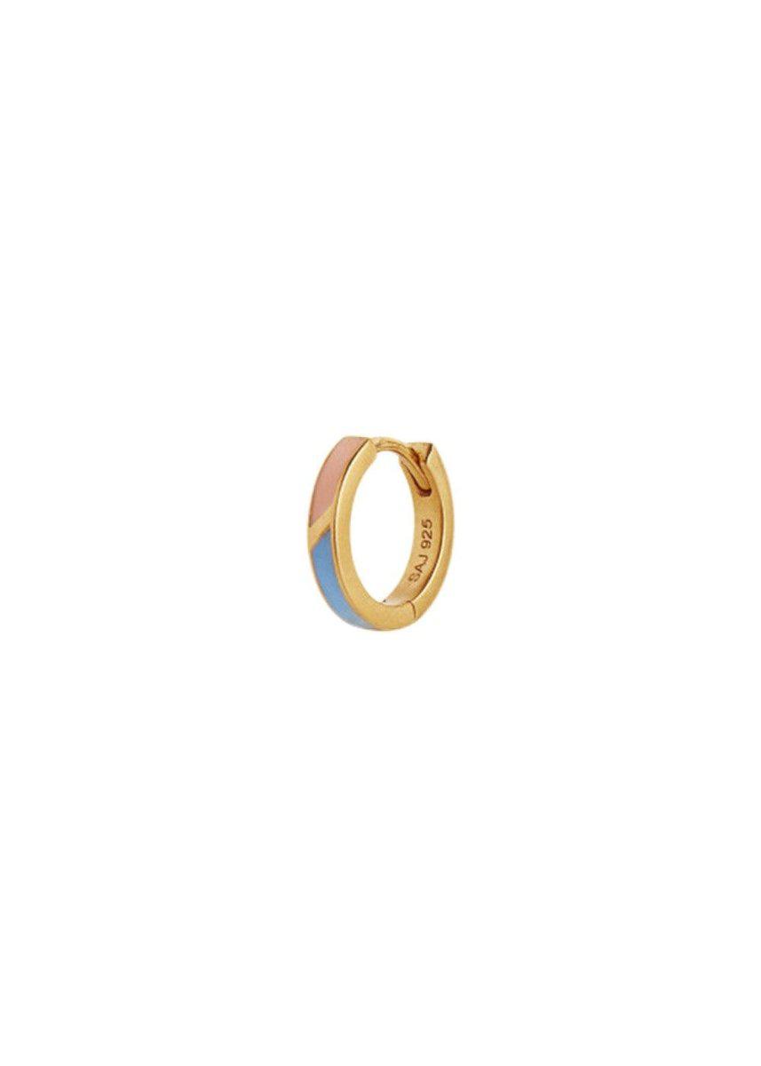 Stine A's Petit Circus Huggie Earring Blue & Pale Peach Enamel Gold - Gold. Køb smykker her.