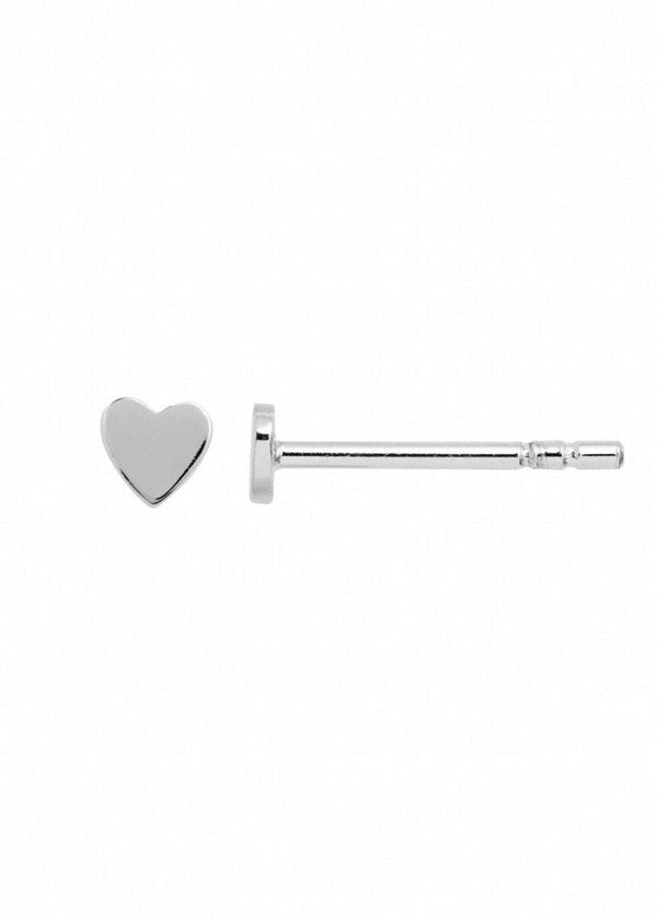 Stine A's Petit Love Heart Earring - Silver. Køb øreringe her.