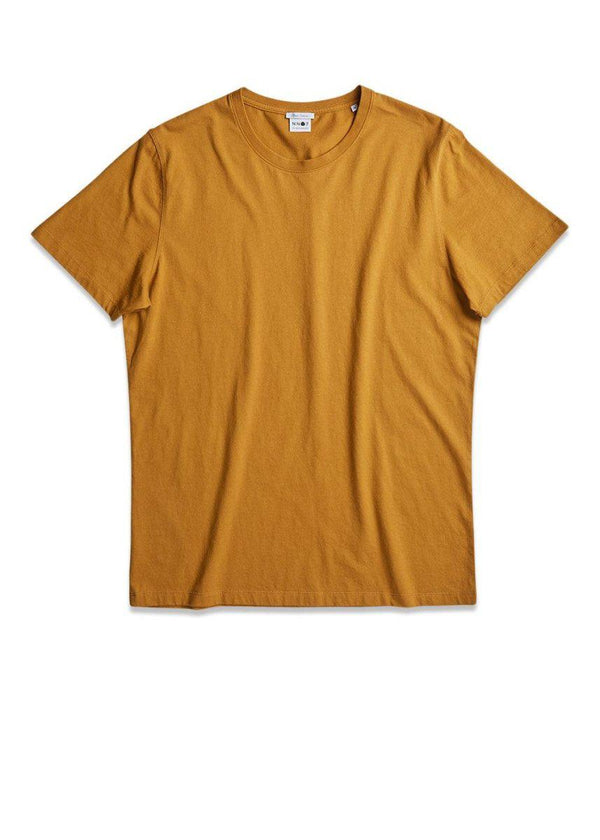 Nn. 07s Pima Tee 3208 - Mustard. Køb t-shirts her.