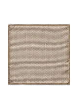 Etons Pocket Square - Gold. Køb scarf her.
