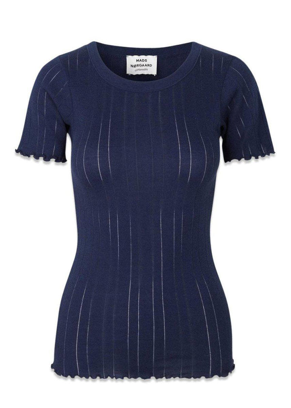 Mads Nørgaards Pointella Trixa - Navy. Køb t-shirts her.