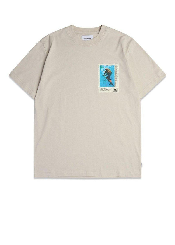 Woodbirds Rics Climber Tee - Light Sand. Køb t-shirts her.