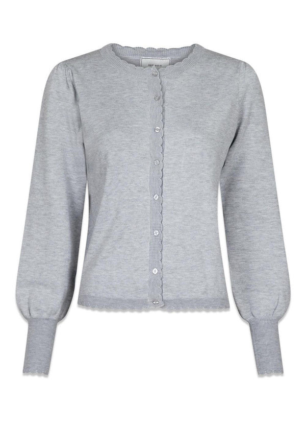 Neo Noirs Rose Scallop Knit Cardigan - Light Grey Melange. Køb strik her.