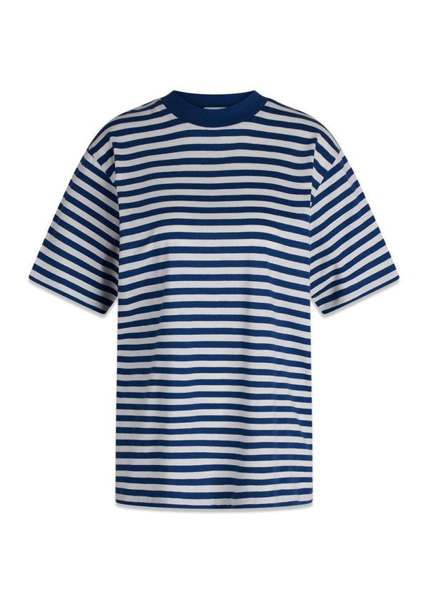 Mads Nørgaards Single Organic Stripe Nouveau Tee - Estate Blue/Cloud Dancer. Køb t-shirts her.