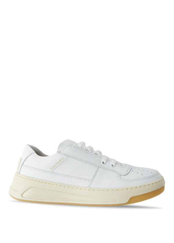 Acne Studios' Steffey Lace Up - White/White. Køb sneakers her.