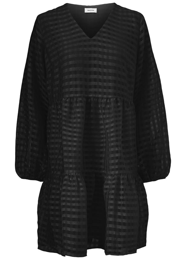 Modströms Tatty dress - Black. Køb kjoler her.