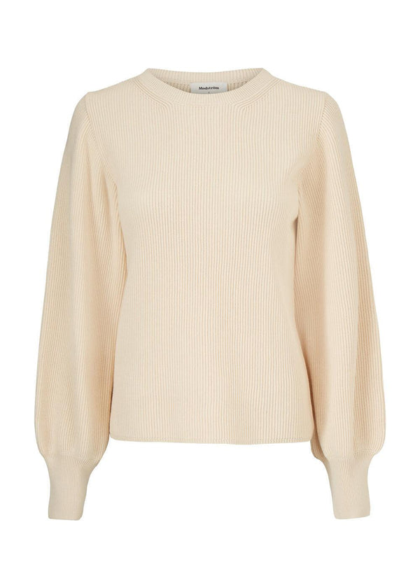 Modströms Temma o-neck - Off White. Køb strik her.