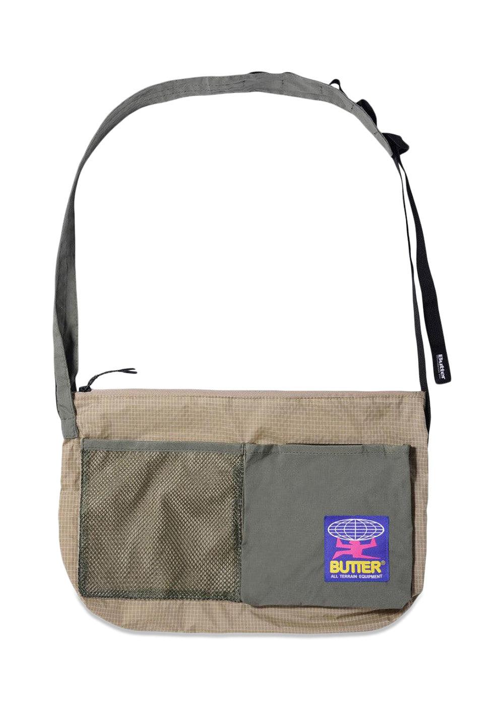 Butter Goods' Terrain Ripstop Side Bag - Stone / Khaki. Køb skuldertasker her.