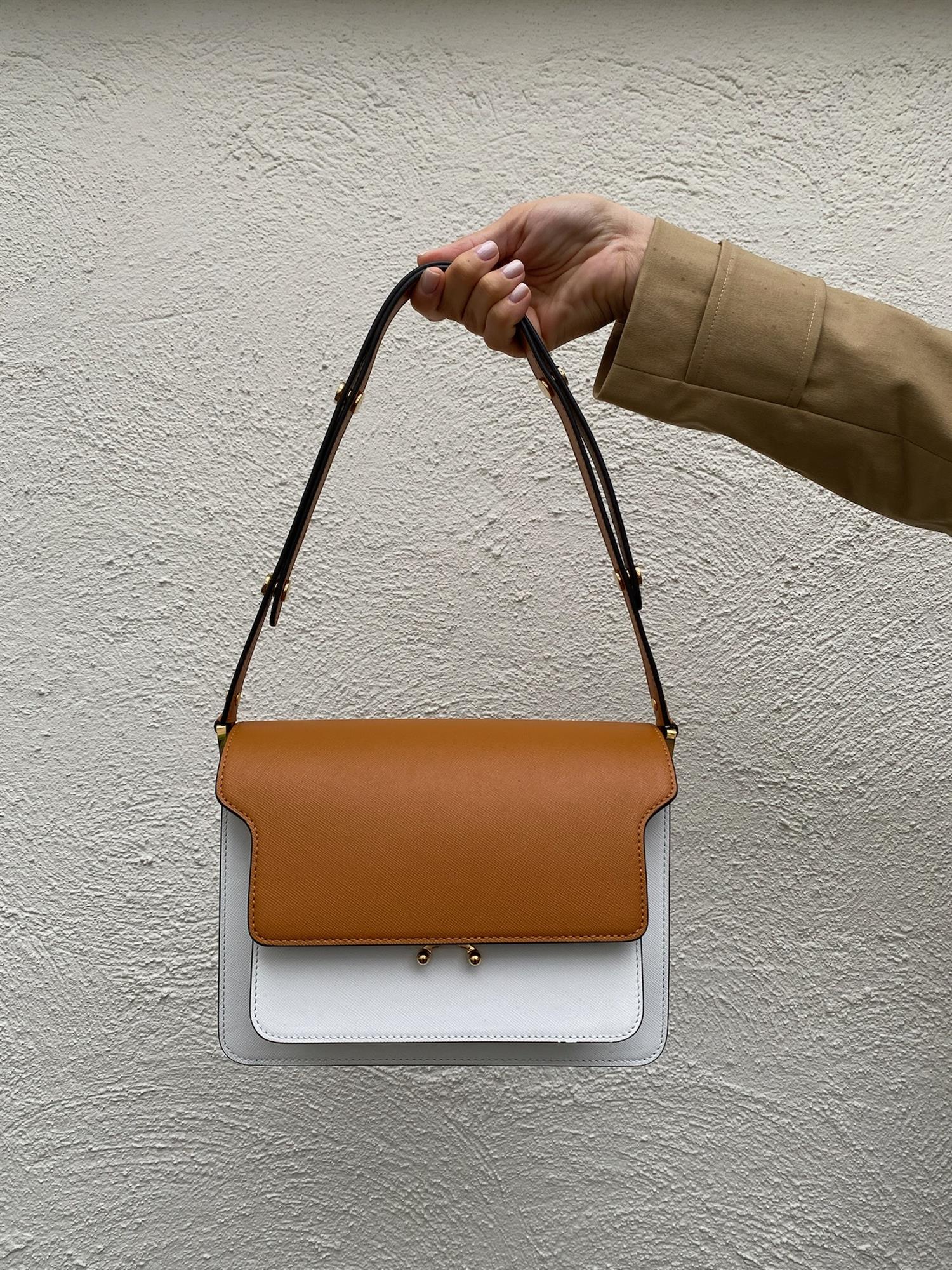 Marnis Trunk Bag - Iris Blue. Køb designertasker||skuldertasker her.