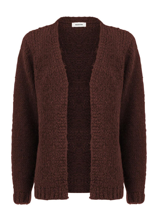 Modströms Valentia cardigan - Mocha Bisque. Køb strik her.