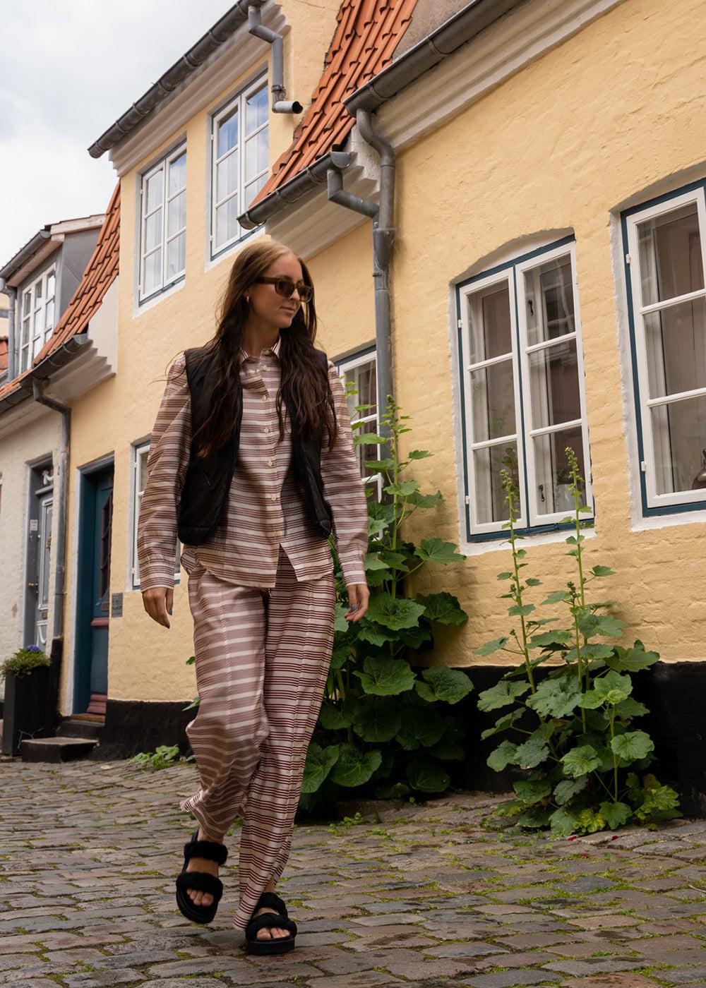 Viva shirt - White/Red Stripes-Blouses-Soulland-Butler Loftet