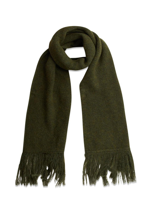 Mads Nørgaards Winter Soft Alana - Rifle Green. Køb scarf her.