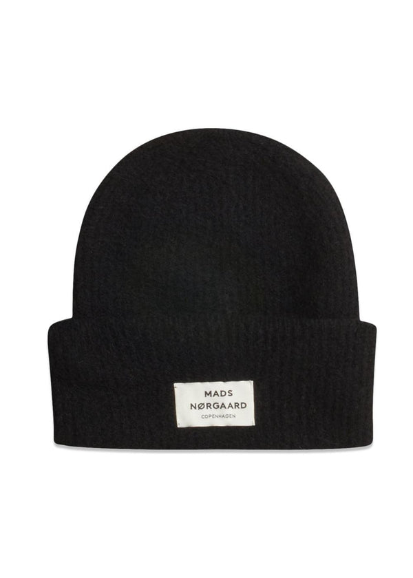Mads Nørgaards Winter Soft Anju Hat - Black. Køb huer her.