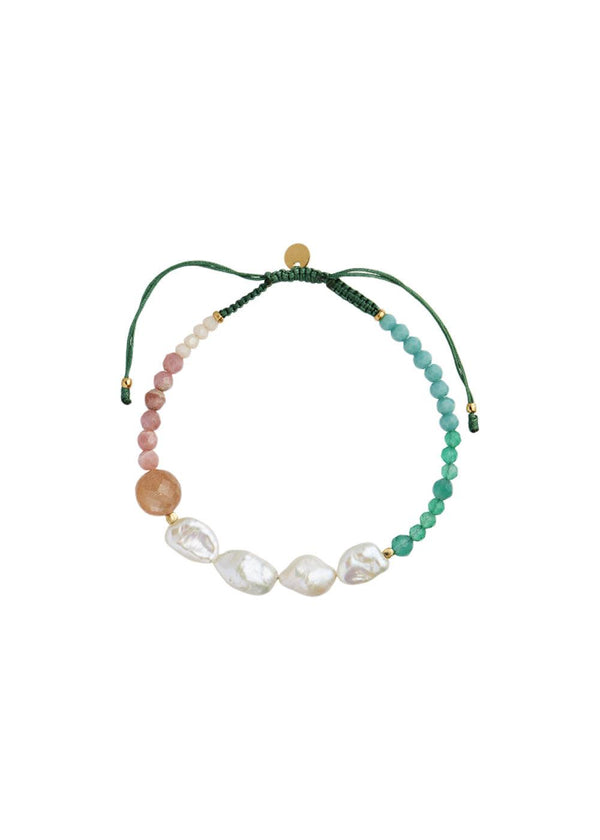 Stine A's Powder fall bracelet whit stones and pearls - Pine Green Ribbon. Køb armbånd her.