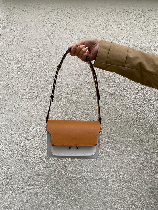 Marnis Trunk Bag Mini - Iris Blue. Køb designertasker||håndtasker||skuldertasker her.